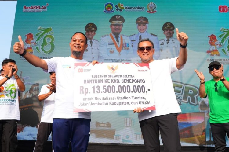 Gubernur Sulsel Serahkan Rp13,5 M untuk Revitalisasi Stadion Turatea dan Infrastruktur Jeneponto