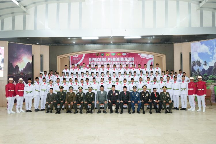 Sambut HUT ke-80, Kapolres Maros Hadiri Kegiatan Pengukuhan Pasukan Pengibar Bendera HUT RI ke-80