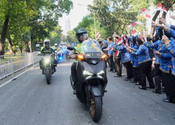 Naik Motor, Kakorlantas Polri Tinjau Langsung Pengamanan Lalu Lintas Puncak HUT ke-80 RI