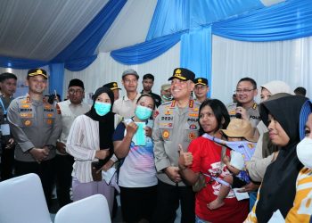 Wakapolri Sapa Warga Gunung Sindur dalam Bakti Sosial Sekolah Kemala Taruna Bhayangkara