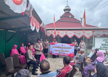 Polwan dan Bhayangkari Polda Kaltim Gelar Aksi Berbagi di Kelurahan Manggar Baru