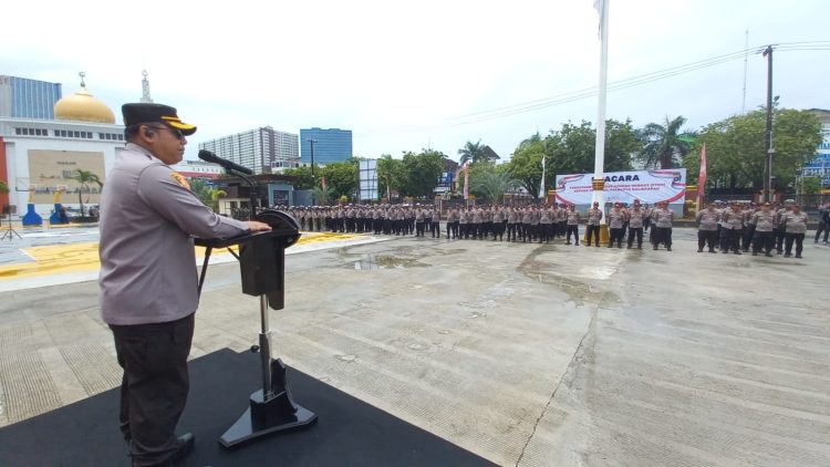 Kapolresta Balikpapan Pimpin Apel Skala Besar untuk Pengamanan dan Pelayanan Masyarakat