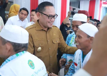 Seno Aji Lepas Keberangkatan Perdana, Ratusan Marbot Masjid Umrah Gratis