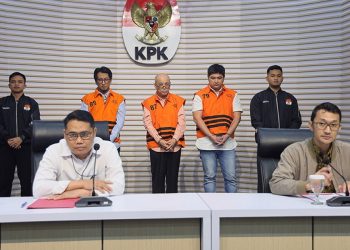 KPK Tahan Tiga Tersangka Korupsi Pengadaan Katalis di PT Pertamina (Persero) TA 2012- 2014