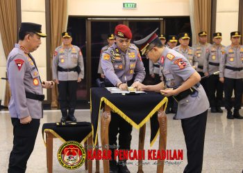 Kapolri Pimpin Sertijab Kabaintelkam dan Dankor Brimob Polri