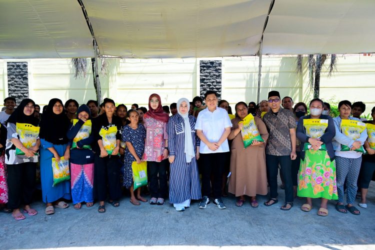 Fatmawati Rusdi Pimpin Aksi Jumat Berkah Pasca Kebakaran Gedung DPRD Sulsel