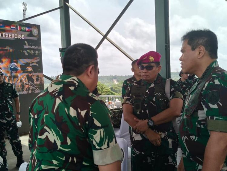 Pangkormar Bersama Kasal Dampingi Menhan RI Dan Panglima TNI Tinjau Latgabma Super Garuda Shield 2025