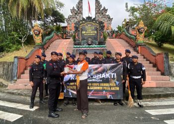 Brimob Kaltim Gelar Karya Bakti di Pura Giri Jaya Natha, Wujud Nyata Kepedulian dan Toleransi