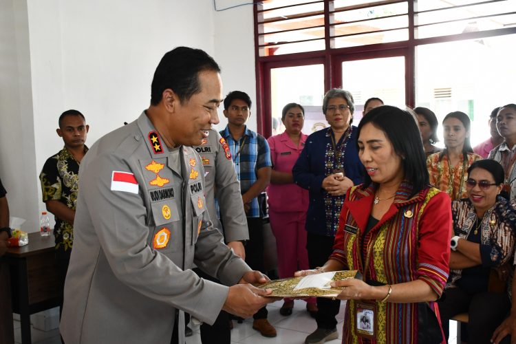 Kapolda NTT Tebar Inspirasi di Sekolah Rakyat Menengah 19 Naibonat, Wujudkan Mimpi Indonesia Maju Bersama Prabowo