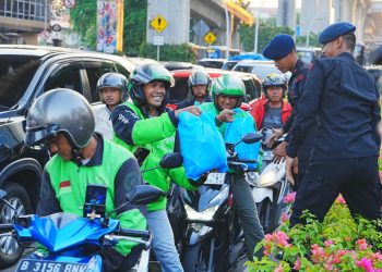 Buruh KSPSI dan Polri Adakan Bakti Sosial, Ratusan Paket Sembako Dibagikan kepada Warga