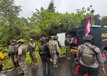 Satgas Ops Damai cartenz dan Aparat TNI-Polri Berhasil Mengevakuasi Korban Selamat dari Aksi KKB di Yahukimo