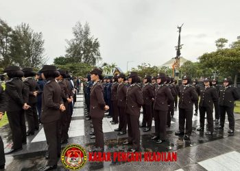 Wujud Sinergi dan Soliditas TNI-Polri, Polwan Polda Kaltim Ikuti Upacara HUT TNI ke-80 di Kodam VI Mulawarman
