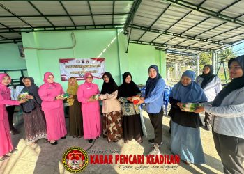 Polwan Ditresnarkoba dan Bhayangkari Daerah Kaltim Gelar Aksi Sosial Berbagi Gula untuk Warga Manggar Baru