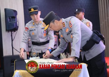 Pimpin Sertijab dan Pengantar Purna Tugas, Kadivhumas Polri Tekankan untuk Selalu Berbuat yang Terbaik
