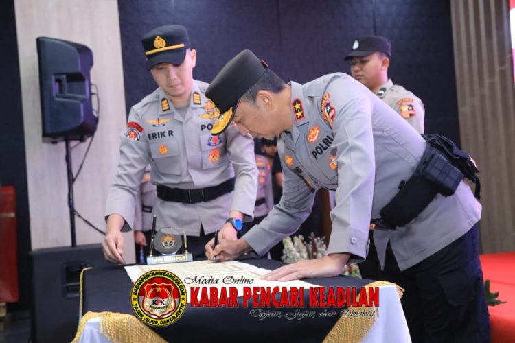 Pimpin Sertijab dan Pengantar Purna Tugas, Kadivhumas Polri Tekankan untuk Selalu Berbuat yang Terbaik