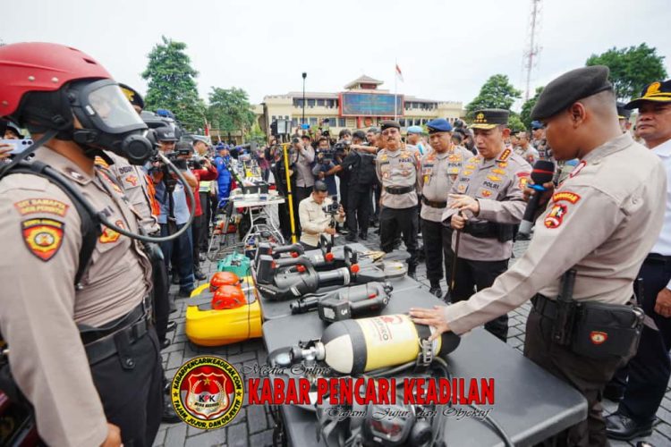 Kapolri Tinjau Sarana-Prasarana Pada Apel Kesiapan Tanggap Bencana di Mako Brimob