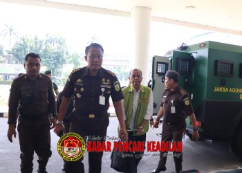 Penyerahan Tersangka dan Barang Bukti Tahap II) dalam Perkara Koneksitas Satelit Slot Orbit 123 BT