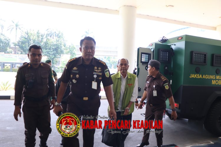 Penyerahan Tersangka dan Barang Bukti Tahap II) dalam Perkara Koneksitas Satelit Slot Orbit 123 BT