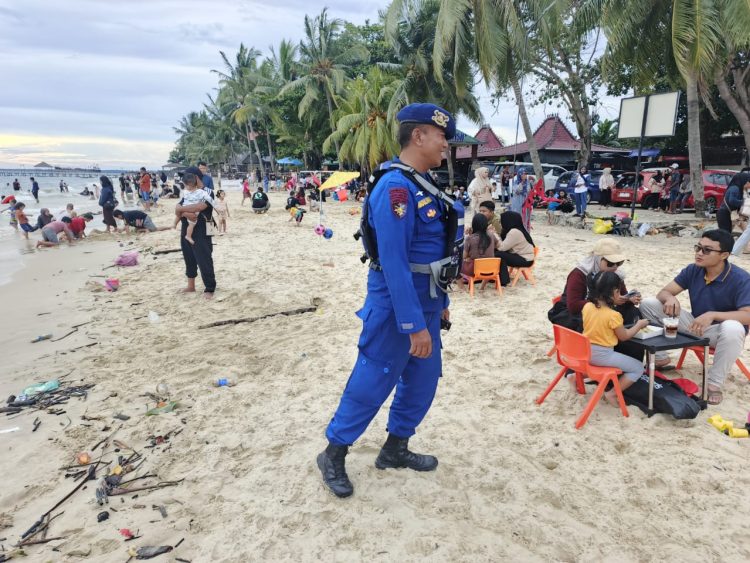 Pasca Libur Nataru, Personel Polariud Kaltim Perkuat Pengamanan dan Pelayanan Wisata Pesisir