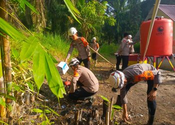 Tim SAR Resimen II Pas Pelopor Normalisasi Sungai dan Dukung Pembangunan Huntara di Agam