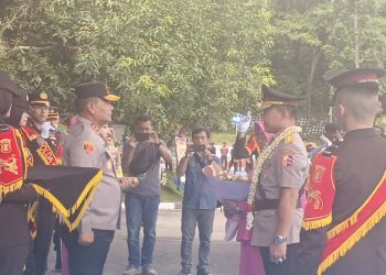 Melepas Keberangkatan Wakapolda Kaltim dengan Tradisi Pedang Pora, Kapolda Kaltim Pimpin Sertijab PJU Polda Kaltim