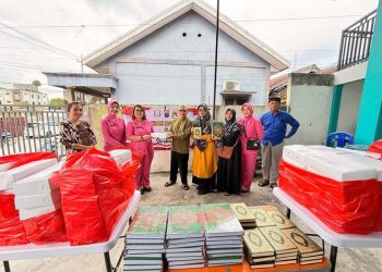 Polwan Polda Kaltim dan Bhayangkari Berbagi di Masjid Baitul Izza Jelang Ramadan