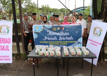 Takjil Gratis dari Polisi di Hari ke-5 Ramadan, Aksi Humanis Polres Pangkep Tuai Simpati Warga