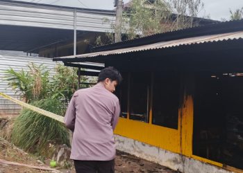 Polsek Tempe Lakukan Olah TKP Kebakaran Dua Unit Rumah di Kelurahan Cempalagi.