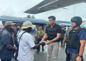 Warga Korowai Kumpulkan Dana demi Kelangsungan Penerbangan Perintis di Tanah Merah