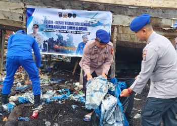 Polri Tunjukkan Aksi Nyata! Sat Polairud Polres PPU Bergerak Bersihkan Pesisir, Bukti Kepedulian untuk Lingkungan Warga