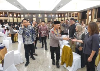 Berbagi di Bulan Suci, Kapolri Tekankan Polri Bekerja dengan Hati