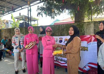 Sentuhan Kepedulian Polwan Polda Kaltim, 100 Warga Sepinggan Raya Terima Bantuan Beras