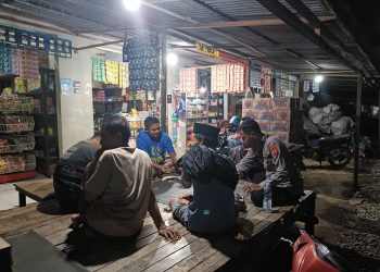 Patroli Malam Ramadan, Polsek Tanasitolo Tegaskan Komitmen Jaga Kamtibmas