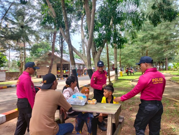 Pengamanan Libur Lebaran, Polisi Jaga Ketat Pantai Manggar Balikpapan