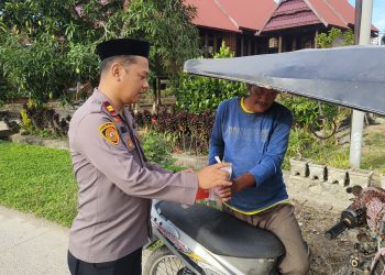 Polsek Belawa dan Bhayangkari Tebar Kebahagiaan Ramadan Lewat Aksi Berbagi Takjil