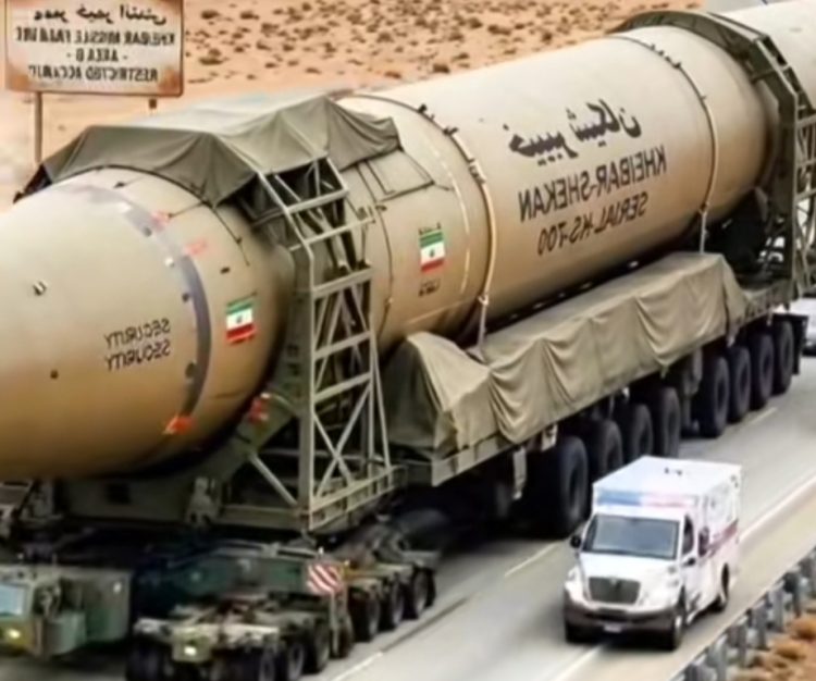 Iran Arahkan Rudal ke Pangkalan AS-Inggris, Ketegangan Memuncak