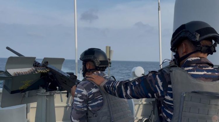 KRI Alamang-644 Tingkatkan Kesiapsiagaan Tempur Hadapi Ancaman Udara di Selat Malaka