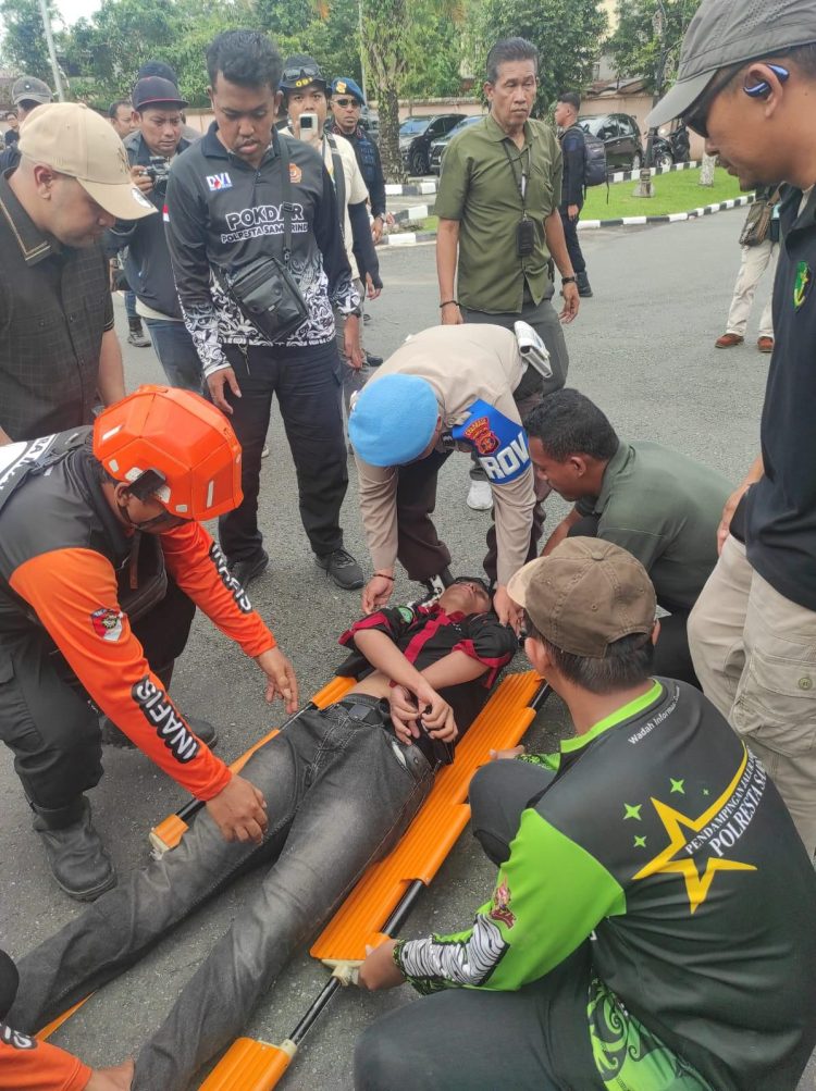 Mahasiswa Pingsan di Aksi DPRD Samarinda, Respons Cepat Aparat Utamakan Kemanusiaan