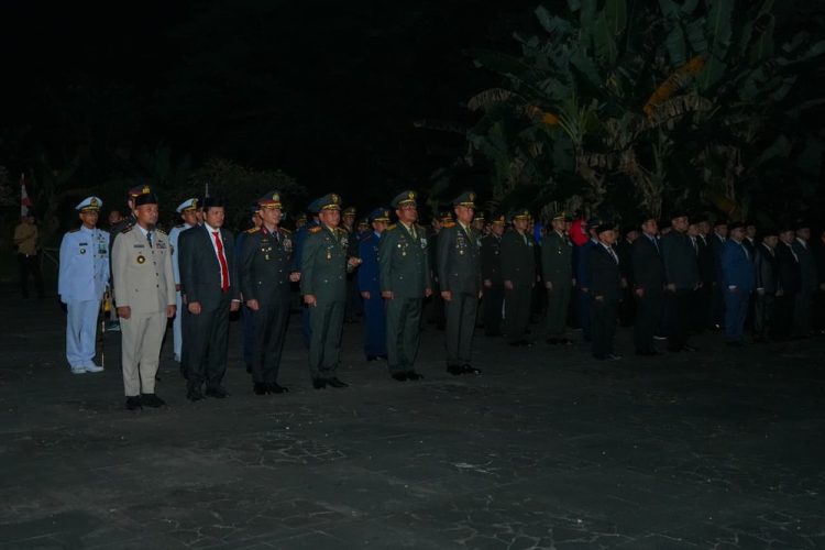 Gubernur Sulsel Ikuti Apel Kehormatan Renungan Suci di TMP Panaikang Bersama Forkopimda