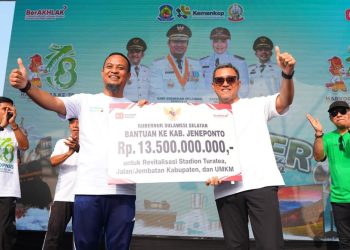 Gubernur Sulsel Serahkan Rp13,5 M untuk Revitalisasi Stadion Turatea dan Infrastruktur Jeneponto