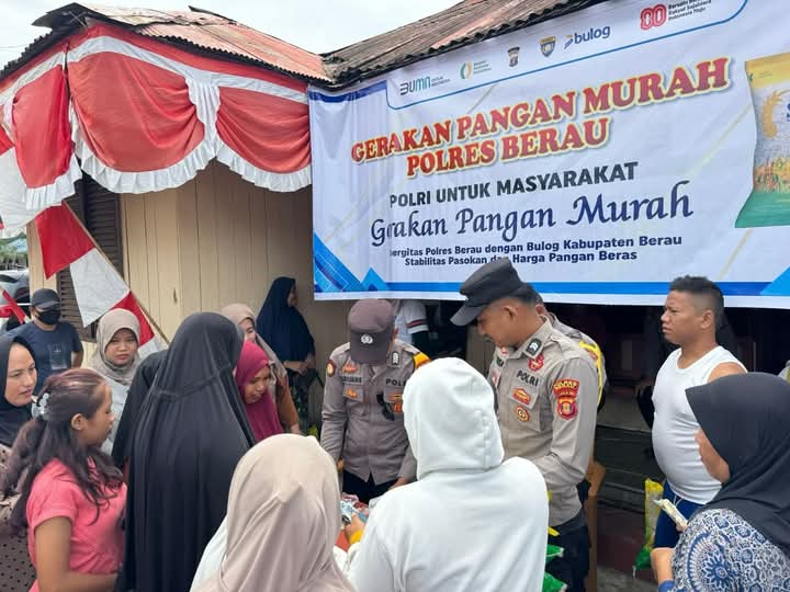 Kepolisian Polres Berau Bersama Bulog Gelar GPM, 400 Karung Beras Tersalurkan di Talisayan dan Biatan