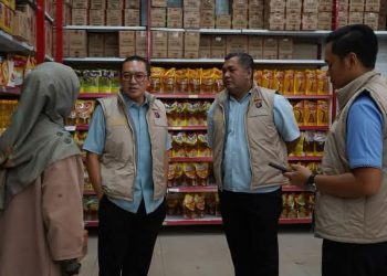 Polda Kaltim Cek Harga dan Stok Beras Premium di Sejumlah Swalayan Kota Balikpapan