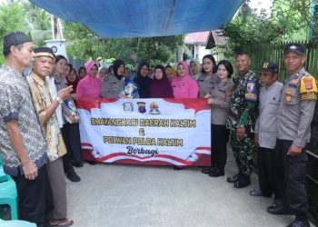 Wujud Kepedulian, Polwan Polda Kaltim bersama Bhayangkari Berbagi 100 Kantong Beras untuk Masyarakat