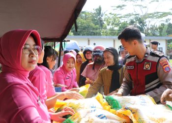 Beras Murah Diserbu Warga di Pasar Induk Nenang, Polres PPU-Bulog Pastikan Stok Aman