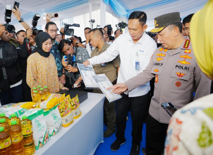 Polri dan Bulog Kick-Off Gerakan Pangan Murah Serentak di Seluruh Indonesia