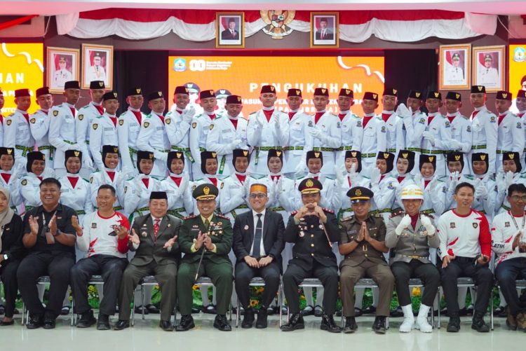 Peringati HUT ke-80, Bupati Jeneponto Resmi Kukuhkan Pasukan Paskibraka