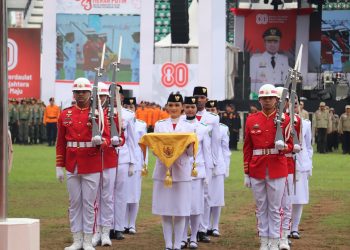 Upacara Penurunan Bendera HUT ke-80 RI, Wagub Seno Aji Apresiasi Paskibraka Kaltim Tampil Disiplin