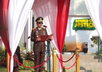 Wakil Jaksa Agung, Asep N Mulyana Memimpin Upacara Peringatan HUT ke-80 Kemerdekaan RI di Kantor Kejagung Jakarta