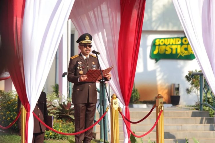 Wakil Jaksa Agung, Asep N Mulyana Memimpin Upacara Peringatan HUT ke-80 Kemerdekaan RI di Kantor Kejagung Jakarta