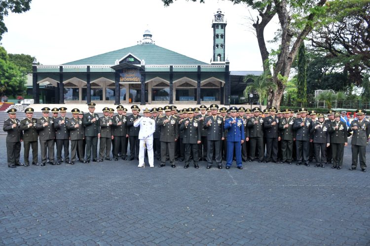 Upacara Peringatan HUT Ke-80 RI di Makodam, Kasdam XIV/Hsn Bacakan Amanat Panglima TNI